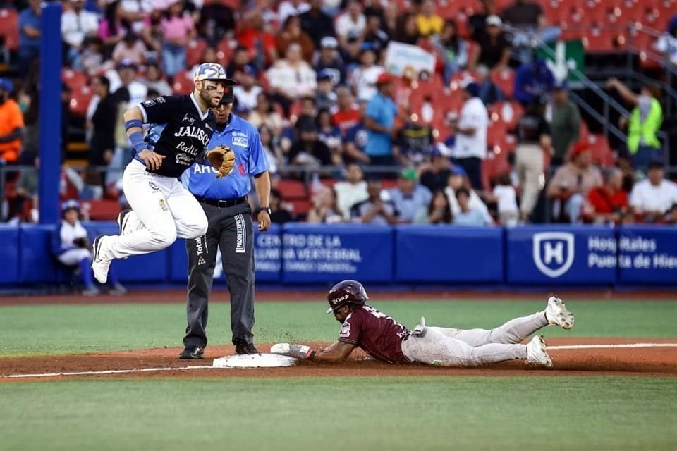 Los Charros de Jalisco no pudieron barrer a los Tomateros de Culiacán y cayeron en el tercer juego de la serie.