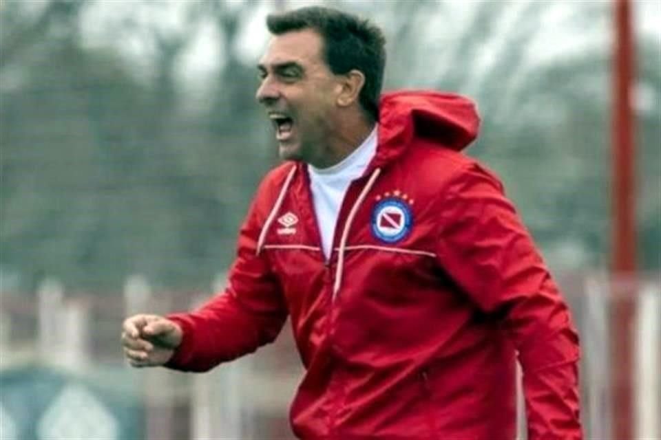 Pablo Guede regresará al futbol mexicano tras ser anunciado como el nuevo estratega del Puebla para el Clausura 2025.