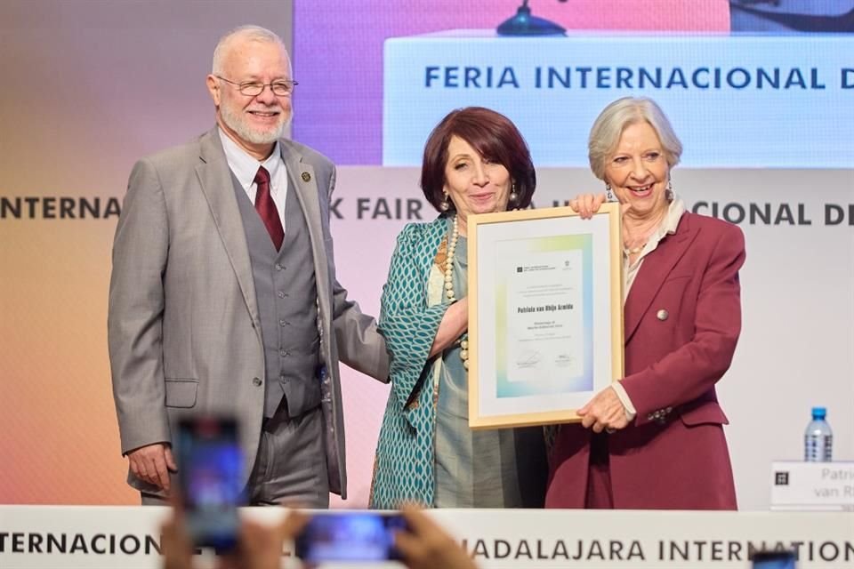 Patricia van Rhijn recibió ayer el Homenaje al Mérito Editorial en la Feria Internacional del Libro.