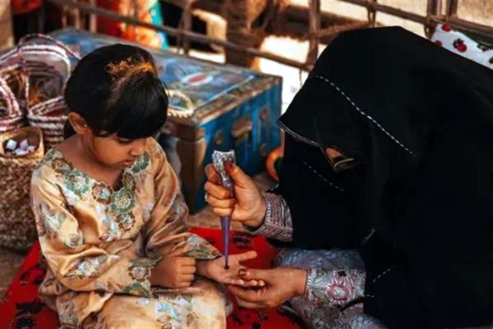 Las prácticas en torno al uso de la henna, esperan ingresar a la lista; la candidatura es presentada por 16 países árabes.