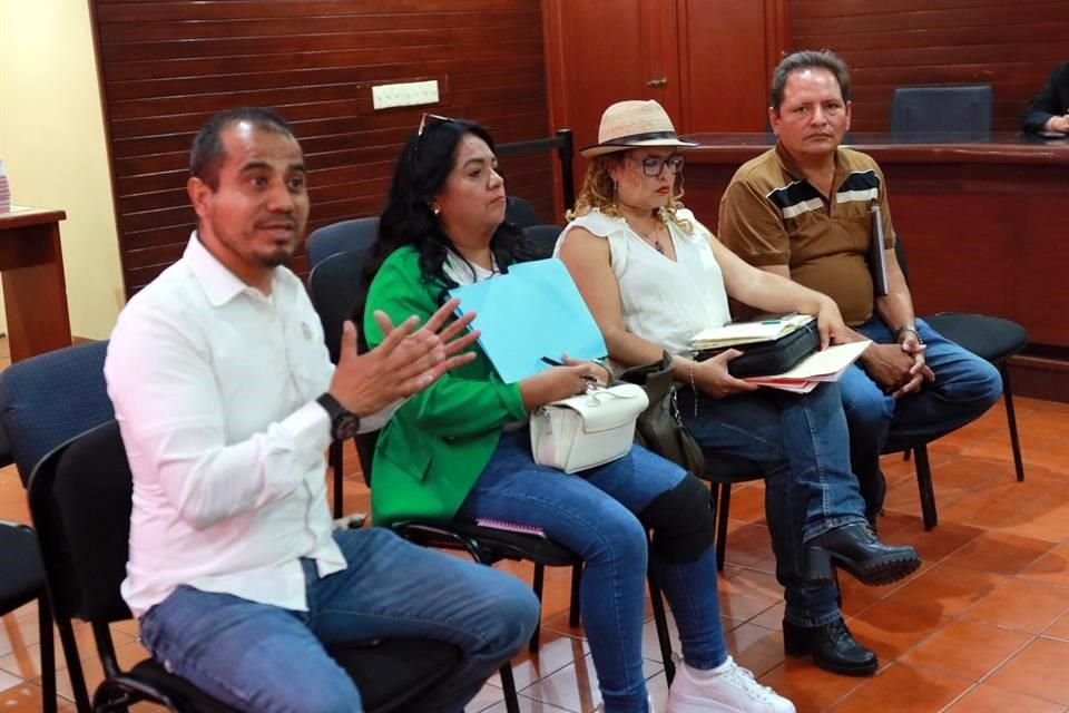 Reunión de funcionarios de Tlaquepaque con tianguistas de San Pedrito.