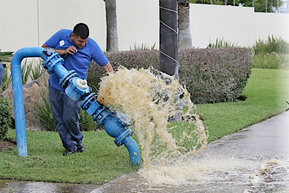Continúan quejas por la salida de agua sucia o cortes frecuentes en el servicio. 