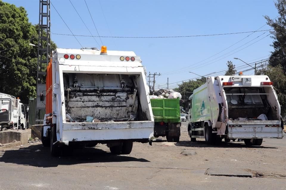 Comité de Adquisiciones del Ayuntamiento de GDL avaló lanzar licitación que inicia proceso de compra de 160 camiones recolectores de basura.