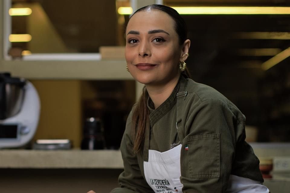 La chef Lupita Vidal, autora del libro Agua y Humo (2024), documenta la diversidad de cocinas de Tabasco.