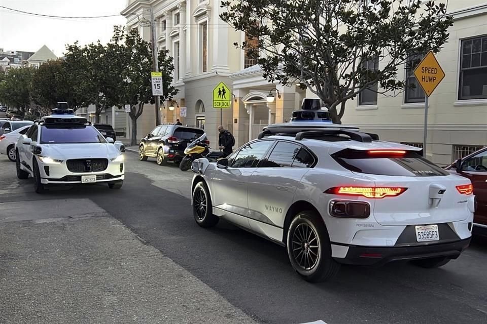 La expansión a Miami es indicativa de la creciente confianza de Waymo en operar sus vehículos autónomos en condiciones climáticas más duras.