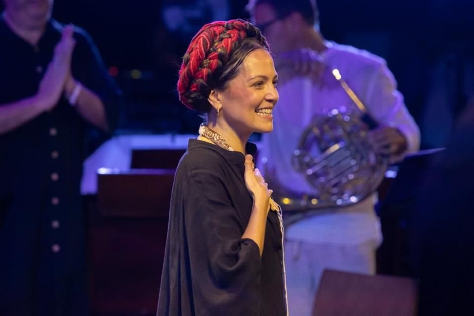 Natalia Lafourcade lanzó su nuevo álbum en vivo, capturando la magia de su concierto en Carnegie Hall, con su esencia y conexión única.