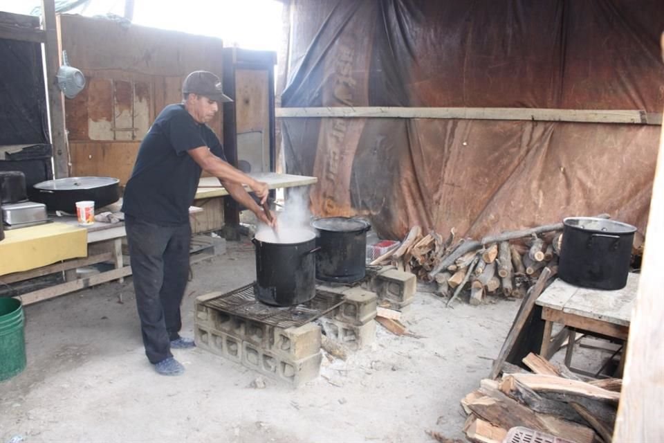 En Zapopan, donde viven 350 mil personas en marginación, el DIF busca sustituir las cocinas de leña, debido a daños que causan a la salud.