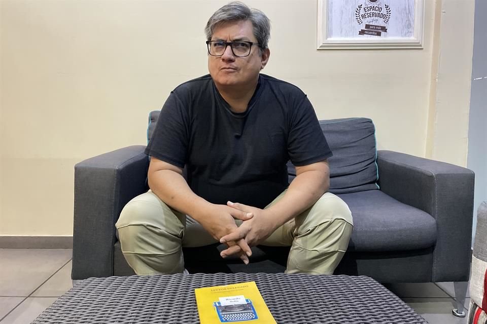 Escritor Ricardo Solís, autor del libro de ensayos Lector Delegado.