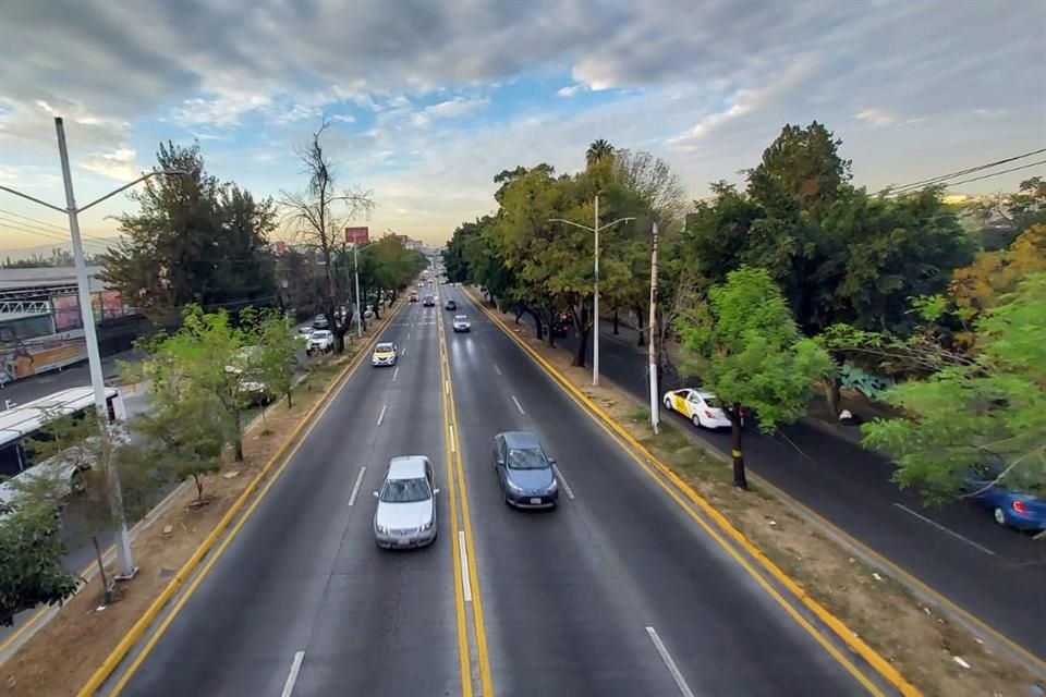 Desde esta mañana, la Avenida López Mateos Sur tiene dos carriles más para entrar a la Ciudad en hora pico de la circulación.