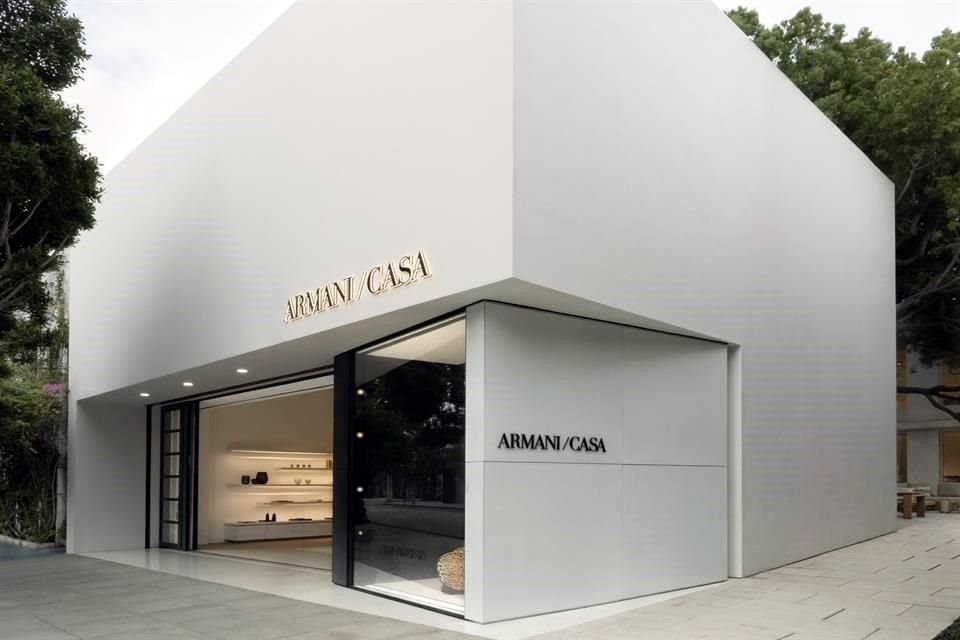 Armani/Casa fue fundada en el 2000 por el diseñador italiano Giorgio Armani.