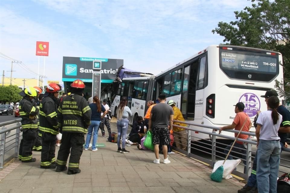 Se originó luego de que el conductor del transporte público, intentó evitar arrollar a un ciclista.