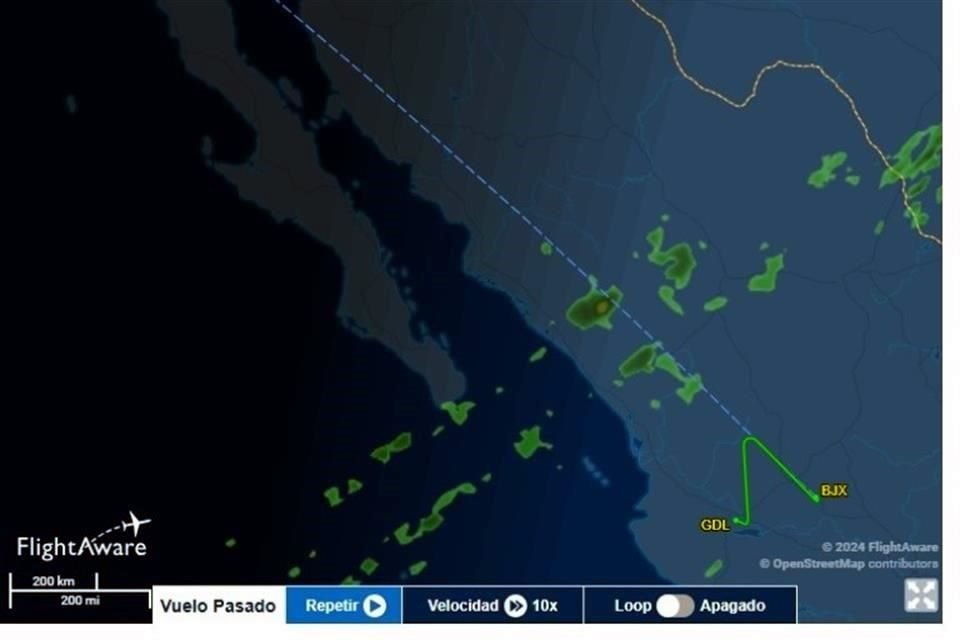 El sitio FlightAware ubicó que el avión fue desviado hacia el Aeropuerto de Guadalajara posterior a las 7:17 horas debido al intento de secuestro.