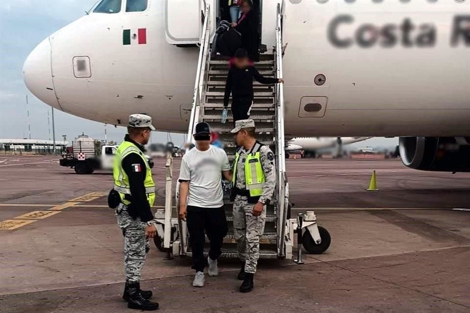 Autoridades federales difundieron la imagen del momento en que el sujeto fue detenido por la Guardia Nacional.