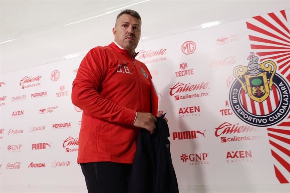 El técnico español Óscar García Junyent hará su debut en Chivas el 21 de diciembre, en un partido amistoso contra los Mineros de Zacatecas.