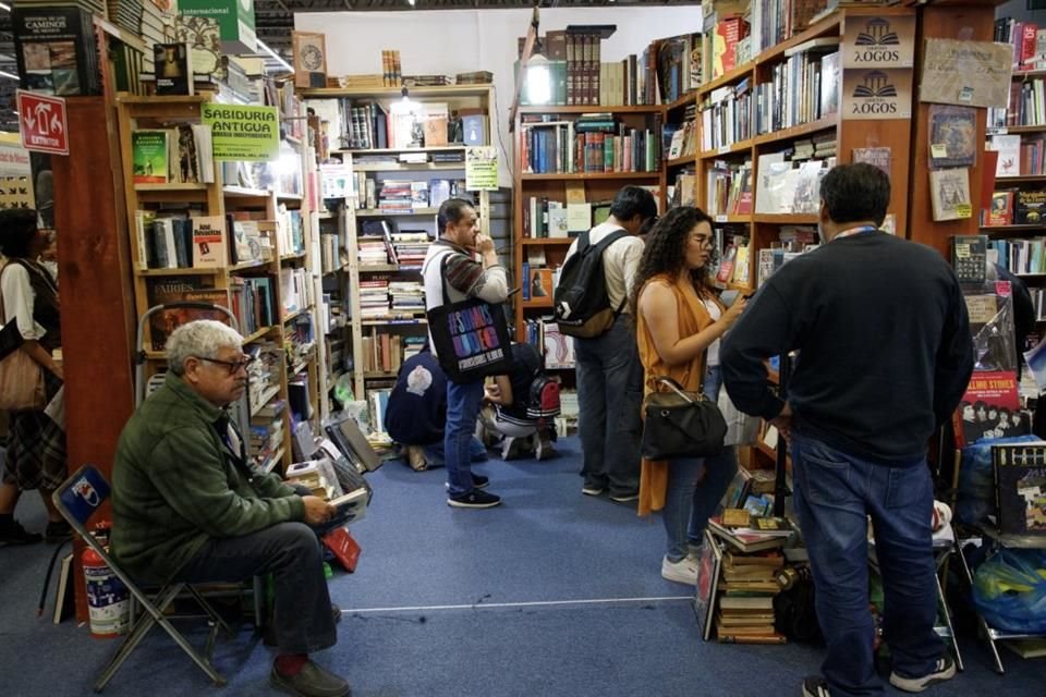 La Feria Internacional del Libro de Guadalajara recibió a más de 900 mil personas en su edición 38, que recién concluyó.