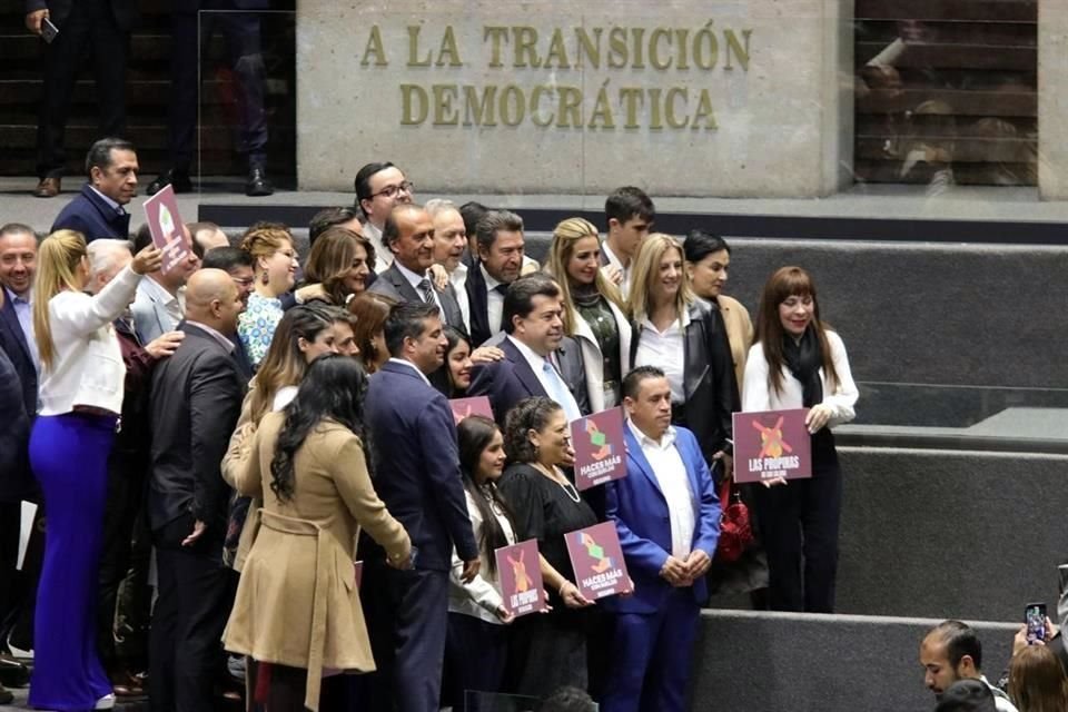 El morenista Pedro Haces luego de presentar la iniciativa de modificaciones a varios artículos de la Ley Federal del Trabajo.