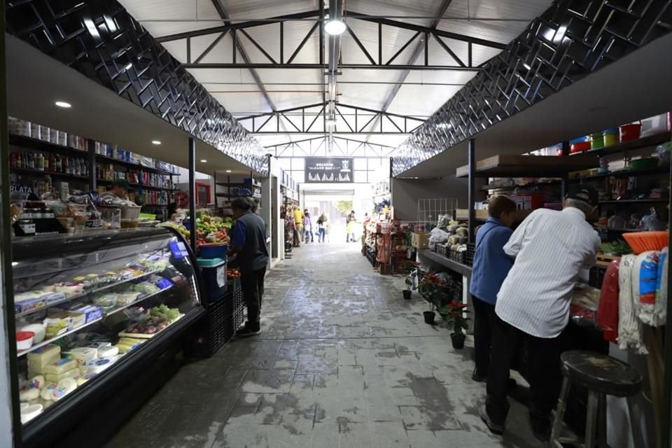 El Gobierno de Zapopan reinauguró las instalaciones de un mercado en Ciudad Granja, remodeladas este año con un presupuesto de 11 mdp.