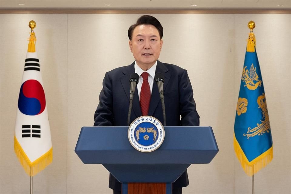 El Presidente de Corea del Sur, Yoon Suk Yeol, da un discurso en la Oficina Presidencial, en Seul.