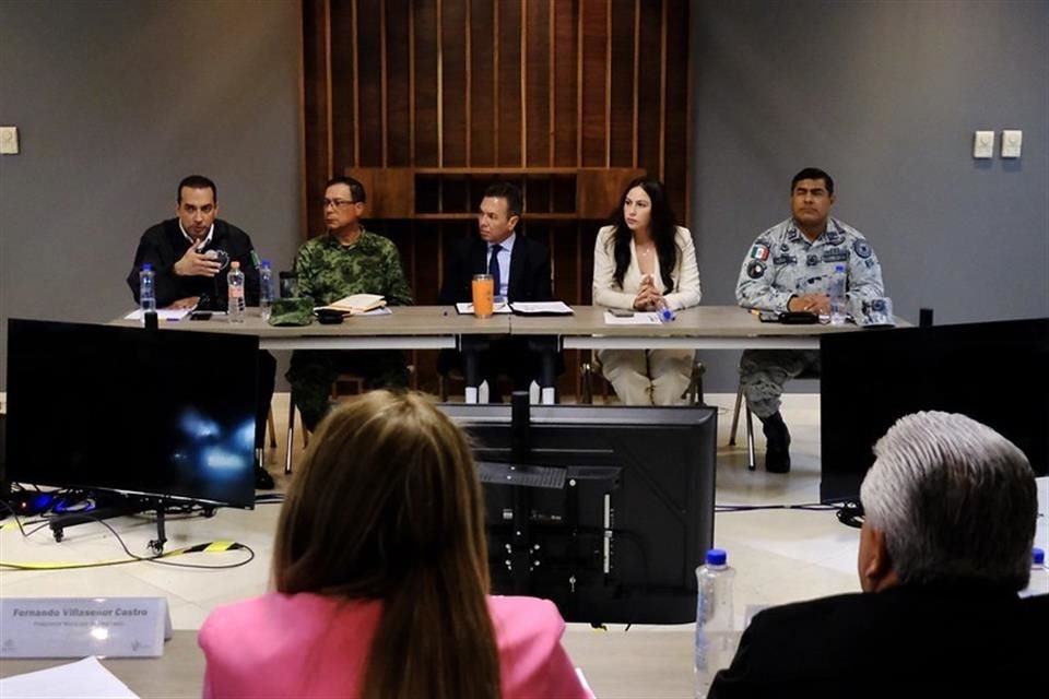 En la reunión estuvieron presentes integrantes del C5 Escudo Urbano, Guardia Nacional, la Secretaría de la Defensa Nacional y el Gobernador Pablo Lemus.