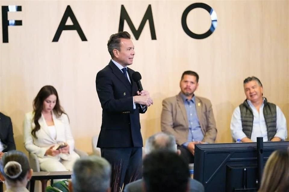 El Gobernador se reunió con empresarios y transportistas.