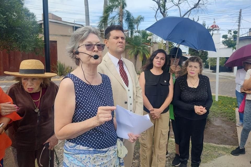 Emma Quijada recibió el apoyo de sus vecinos tras el despojo.