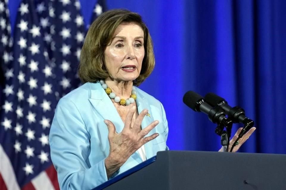 La ex presidenta de la Cámara de Representantes Nancy Pelosi fue hospitalizada tras una lesión durante un viaje del Congreso a Luxemburgo.