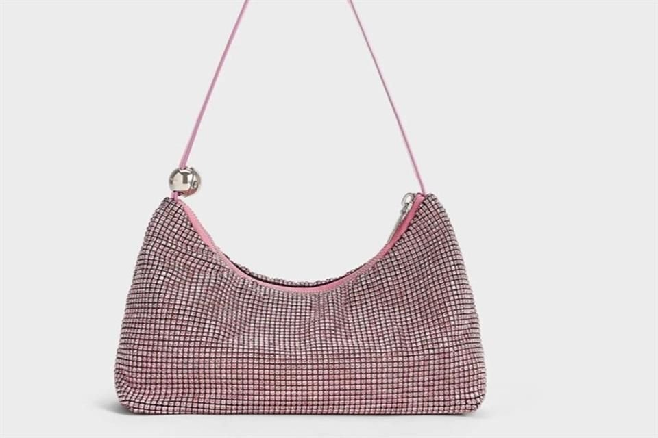 Charles & Keith desafía los estereotipos de la moda con accesorios que combinan fuerza y vulnerabilidad, promoviendo la individualidad.