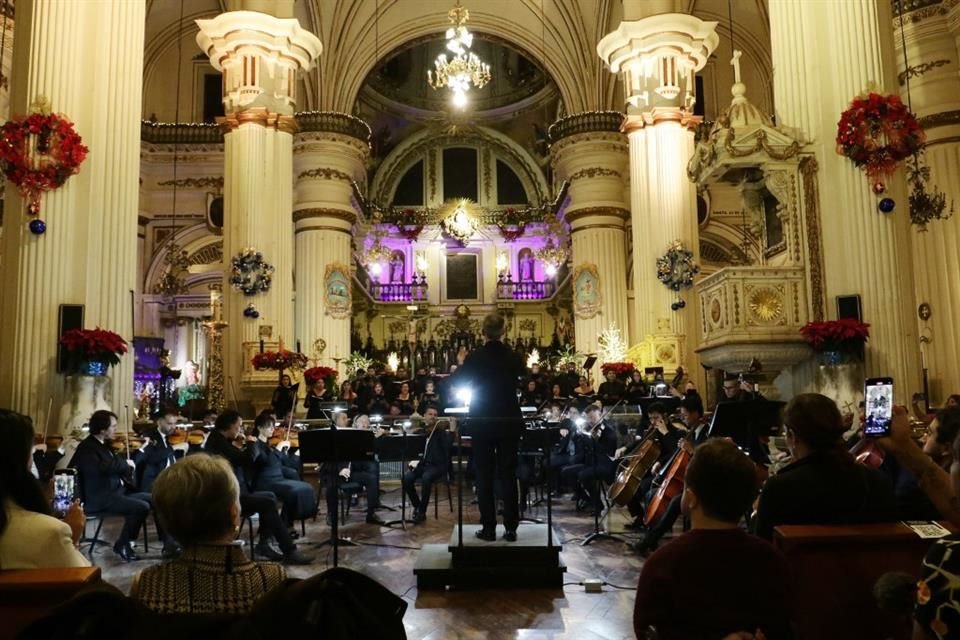 Concierto de la Orquesta Filarmónica de Jalisco en la catedral, donde presentaron El Mesías de Handel.