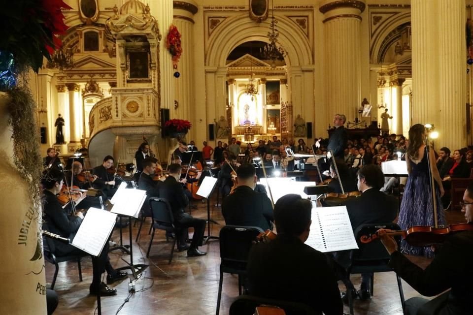 Concierto de la Orquesta Filarmónica de Jalisco en la catedral, donde presentaron El Mesías de Handel.