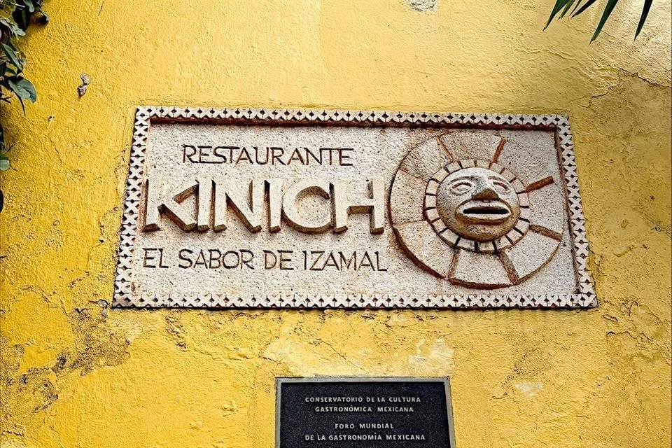 Kinich reinterpreta las recetas tradicionales, usando solo ingredientes frescos de huertos propios, al mismo tiempo que construye modelos efectivos de rescate gastronómico.
