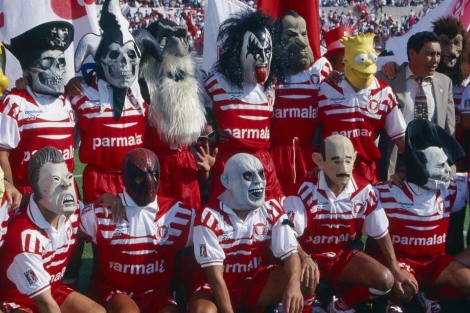 Así salieron enmascarados los Toros Neza en una Liguilla.
