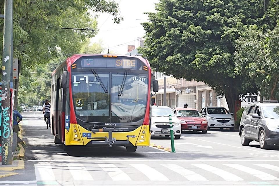 Uno de los modelos son los carriles compartidos como el de Avenida Hidalgo, para transporte público y bicicletas.