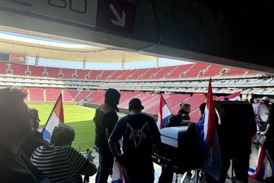 Ataúd en el Estadio AKRON.