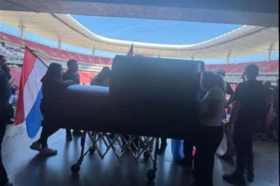 Ataúd en el Estadio AKRON.