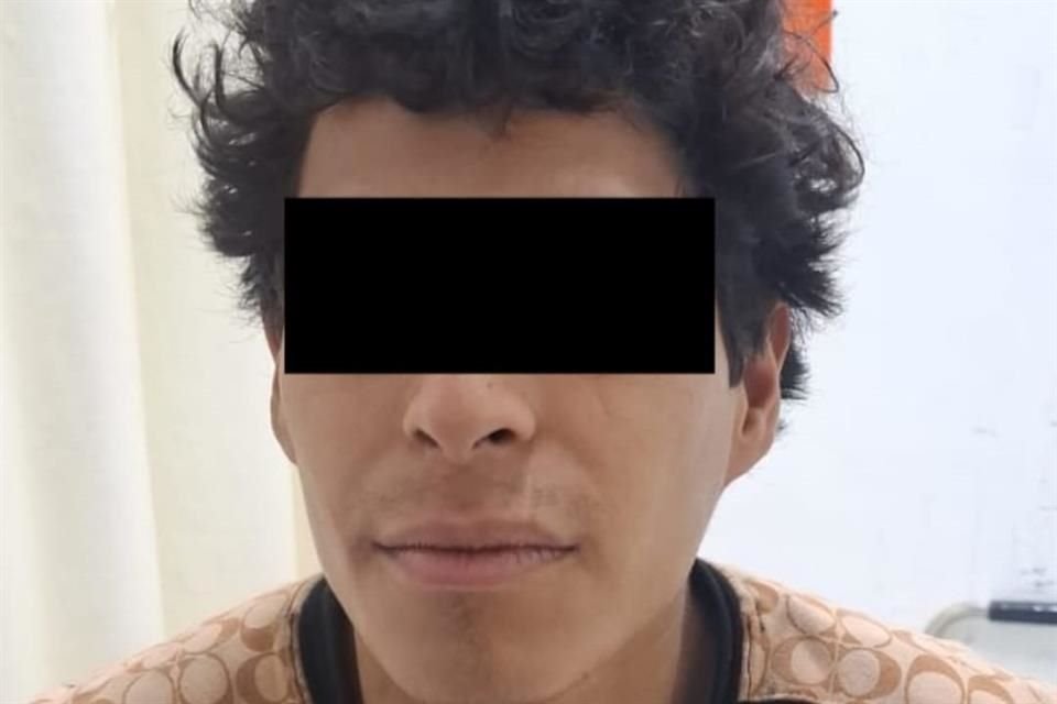 El sujeto, quien se identificó ante las autoridades como Jesús Alejandro 'N', de 18 años, fue llevado ante un agente del Ministerio Público.