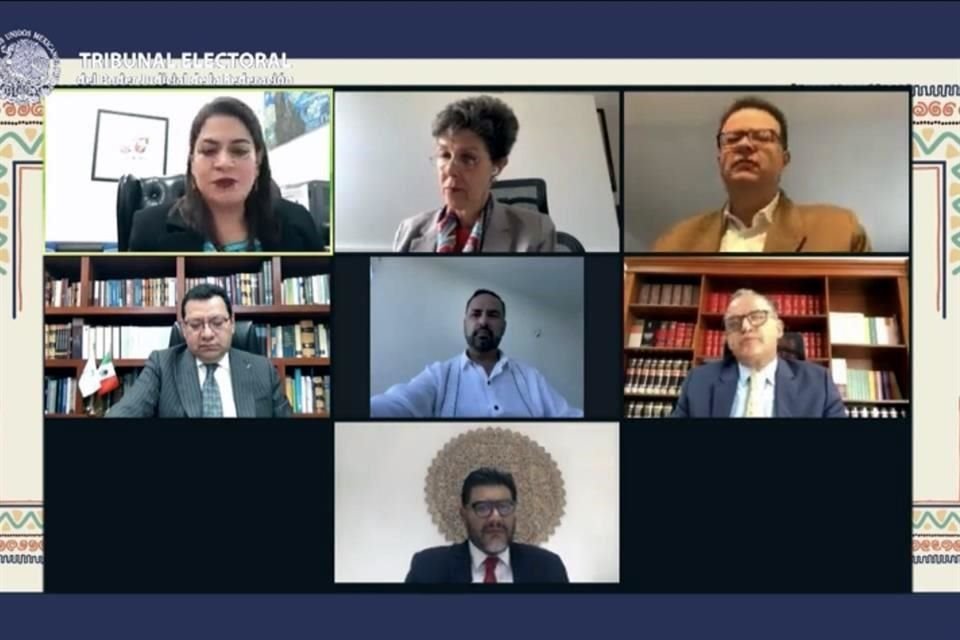 Los magistrados en un foro sobre el impacto del proceso electoral de este año en pueblos indígenas.