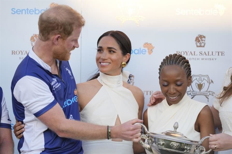 En el resto de las instantáneas destacan un recuerdo del reciente viaje de Meghan y Enrique a Colombia.