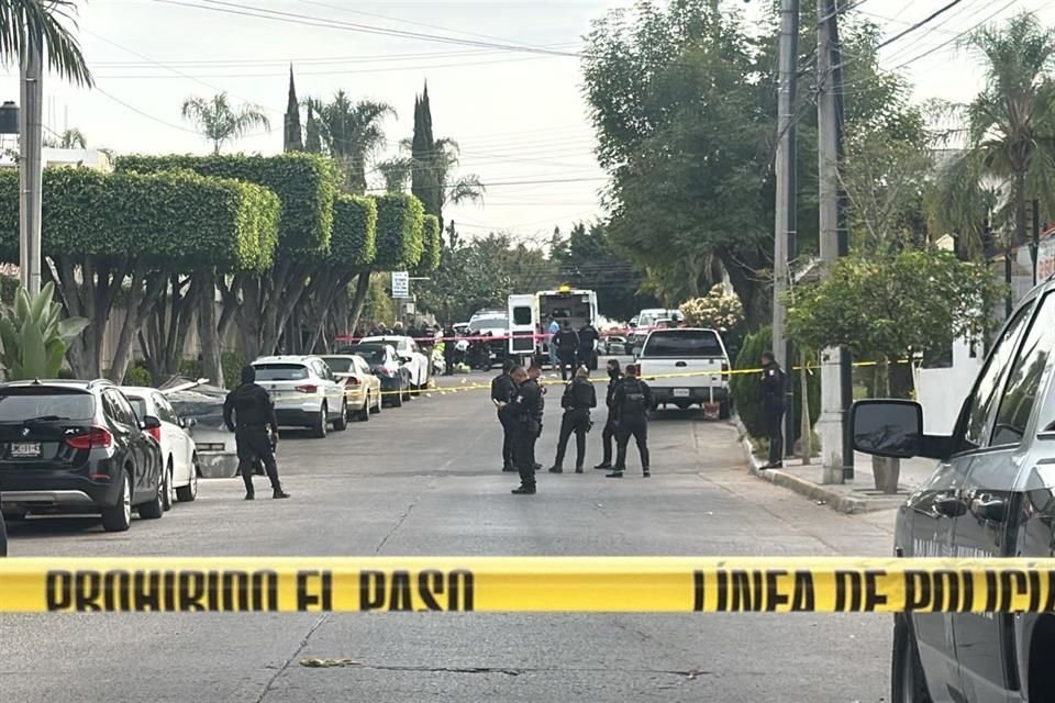 Un hombre armado en una unidad de transporte público fue detenido en Chapalita de Occidente tras una persecución y balacera.