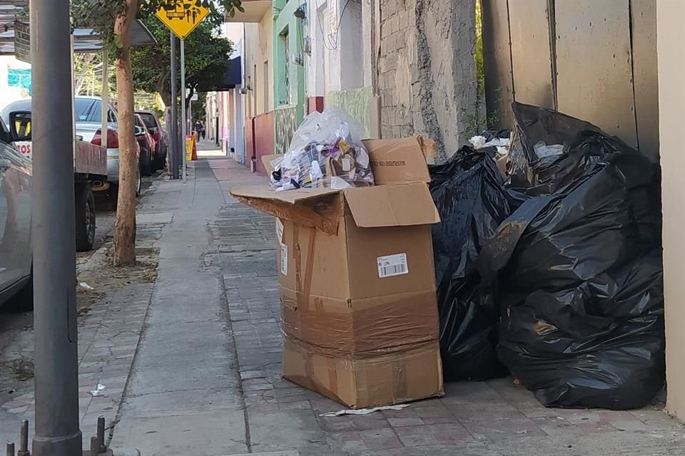 Calle José María Vigil, entre General Coronado e Ignacio Ramírez.