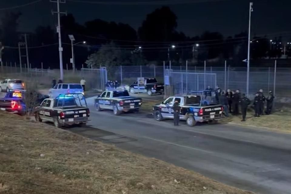 Dos sujetos fueron detenidos tras una persecución y balacera que terminó en Periférico y 8 de julio, en Tlaquepaque; un tercero logró huir.