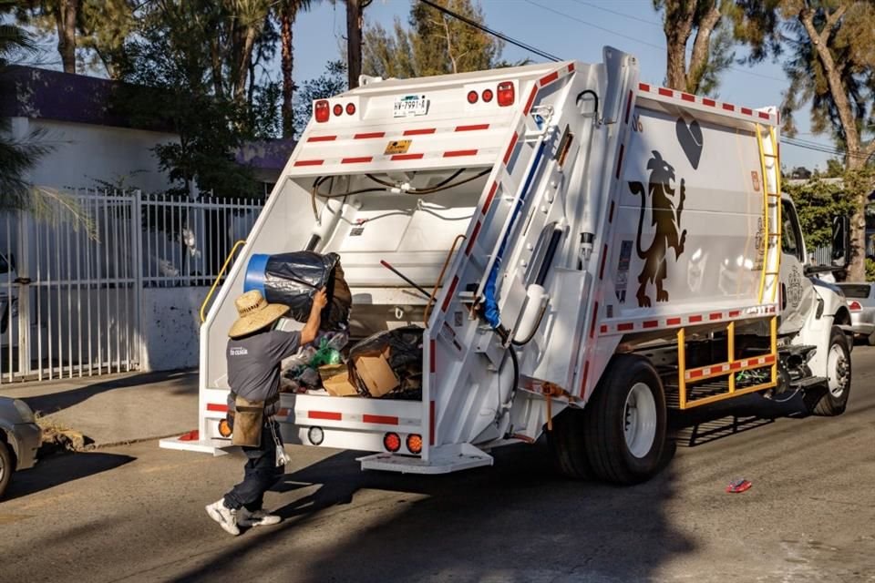Guadalajara entró hoy a una nueva etapa en el proceso de recolección de basura, luego de que Caabsa manejó el servicio durante tres décadas.