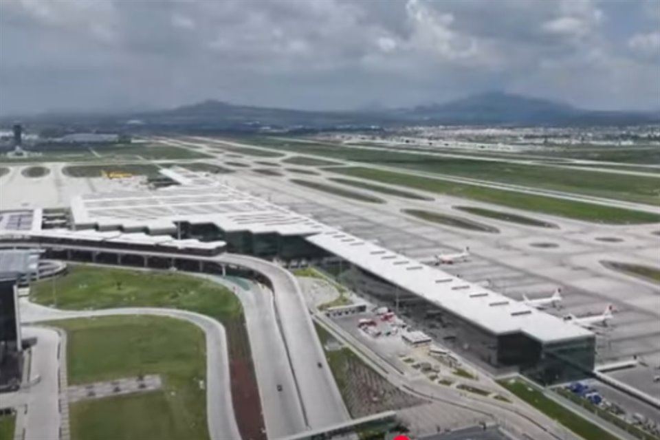 Sheinbaum advirtió que no revertirá decreto que movió operaciones de carga al AIFA, pese a decisión de EU de suspender rutas con México.