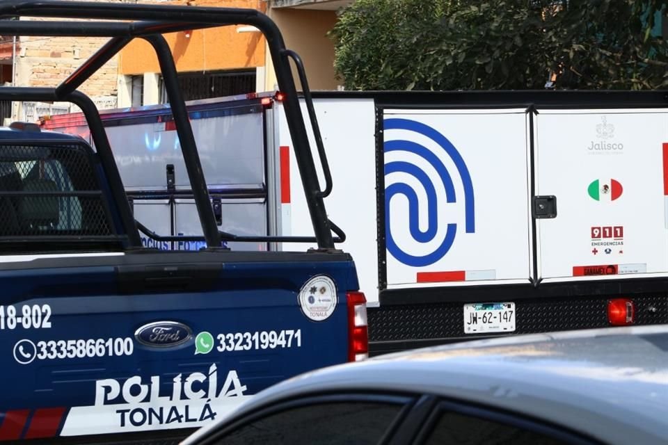 La Policía de Tonalá localizó al joven con dos heridas de bala en la cabeza y afuera de una tienda.