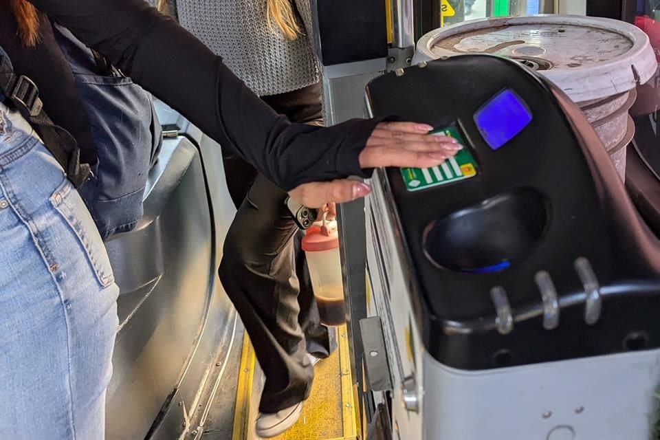 Usuarios de transporte público sufrirán aumento de tarifa.