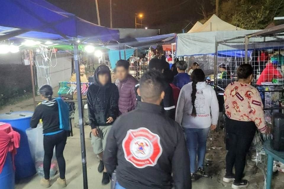 Las autoridades locales llevan acabó rondines de vigilancia en el Tianguis Navideño de Tlajomulco.