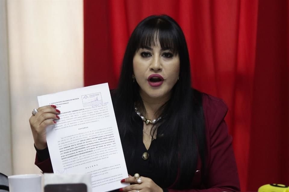 La diputada morenista Brenda Guadalupe Carrera denunció a tres personas de su partido que violentaron sus derechos como mujer y legisladora.