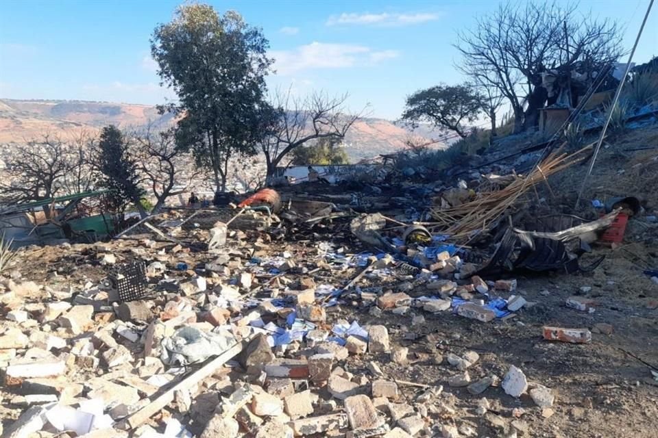 Una persona muerta y dos más lesionadas fue el saldo de la explosión de un polvorín en el municipio de Atotonilco El Alto, en la misma zona en la que hace meses hubo otro accidente similar.