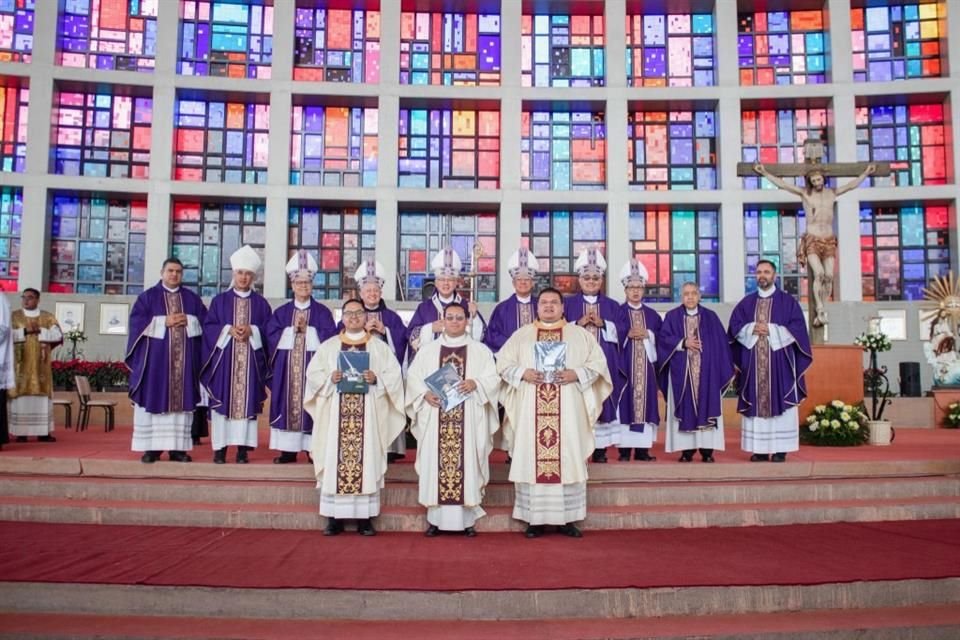 En sus tradicionales ordenaciones de Nochebuena, la Arquidiócesis de Guadalajara incorporó a nuevos sacerdotes y diáconos.