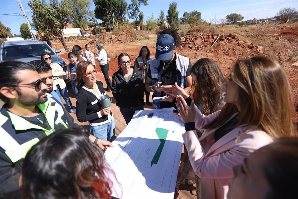 Personal del DIF, en conjunto con la Secretaría de Infraestructura y Obra Pública realizó un recorrido por cinco posibles terrenos donde se podría ubicar el Centro.