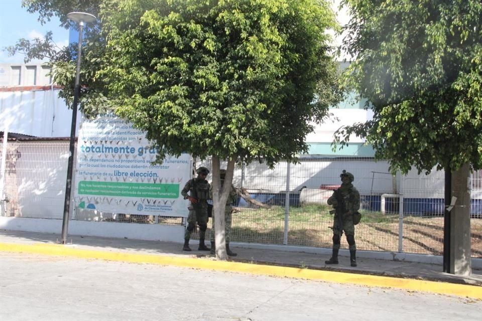 La Fiscalía de Jalisco pidió vigilancia en el Instituto de Ciencias Forenses por la presencia de personas sospechosas.